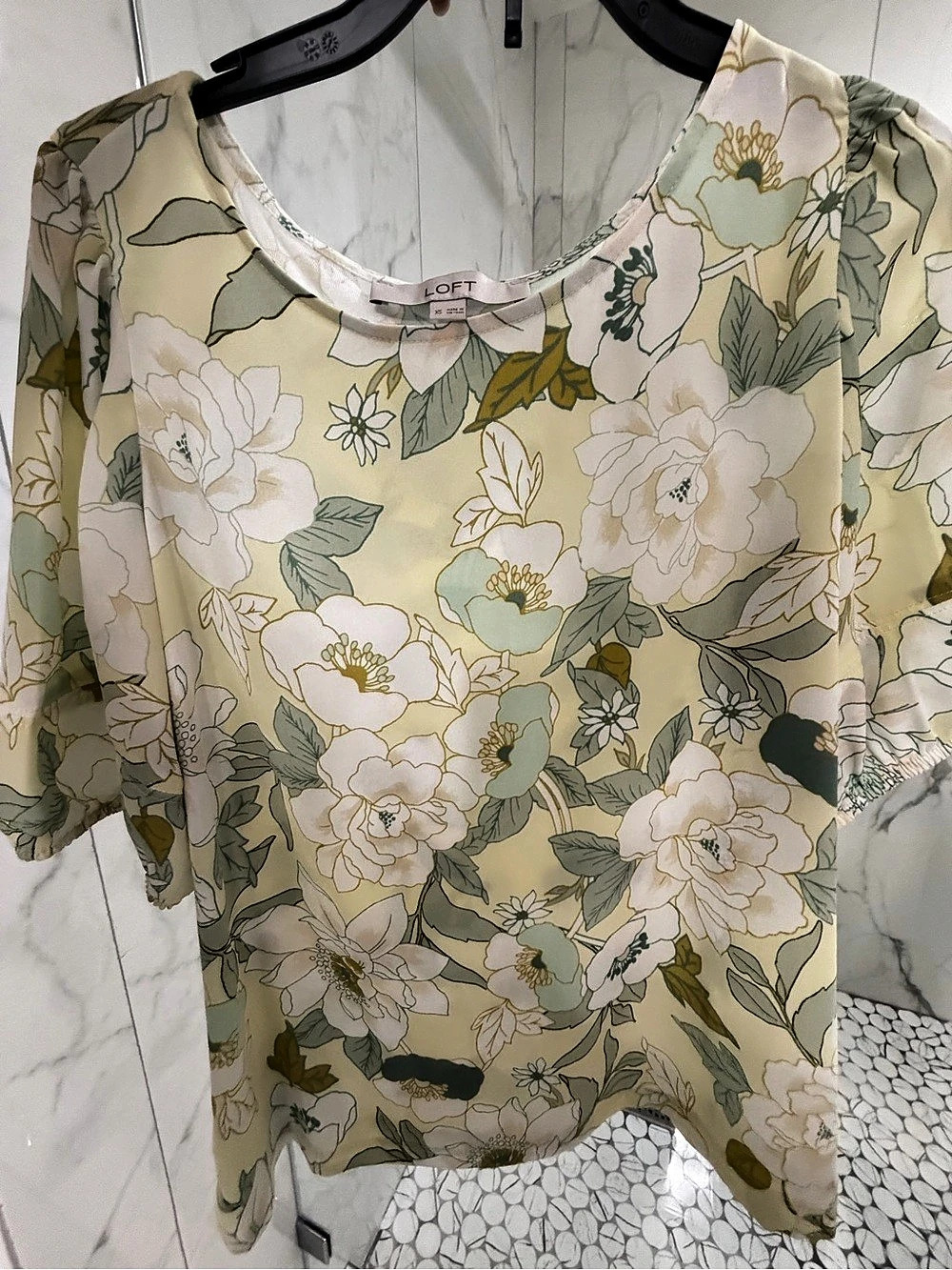 LOFT Floral Short Sleeve Blouse in Yellow & Green Size Medium